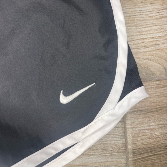 Girls Nike Dri-Fit Running Shorts - Picture 2 of 5